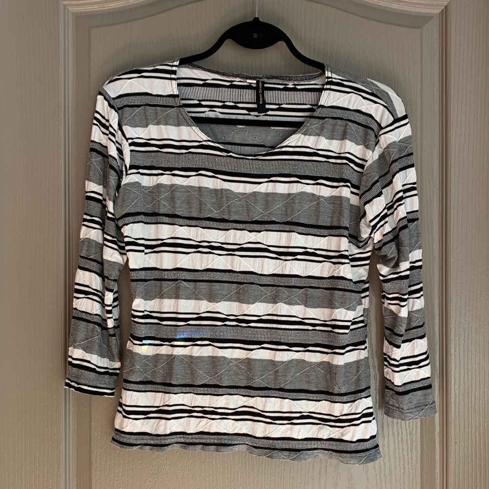 textured black and white tee minimalist